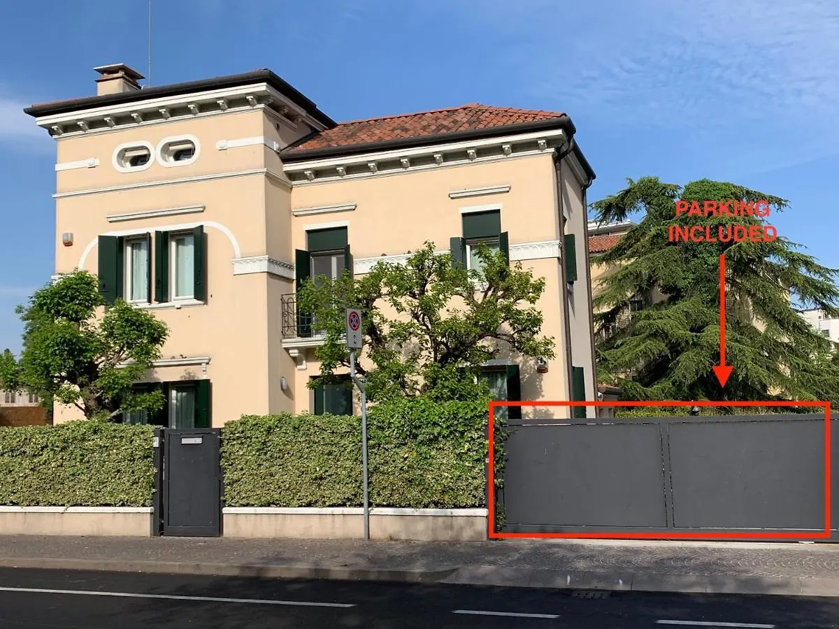 Clara'S Place Apartment Mestre